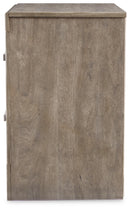 Culverbach Queen Panel Bed with Dresser and Mirror, Chest and 2 Nightstands