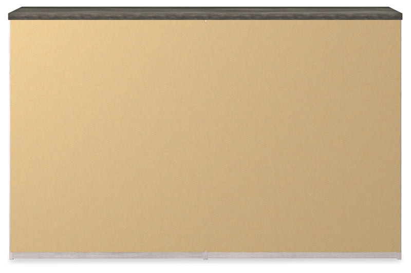 Gerridan King Panel Bed, Dresser, Chest and 2 Nightstands