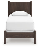 Pamytta Queen Panel Bed (Bed Size: Twin)