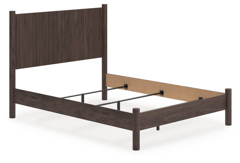 Pamytta Queen Panel Bed (Bed Size: Queen)