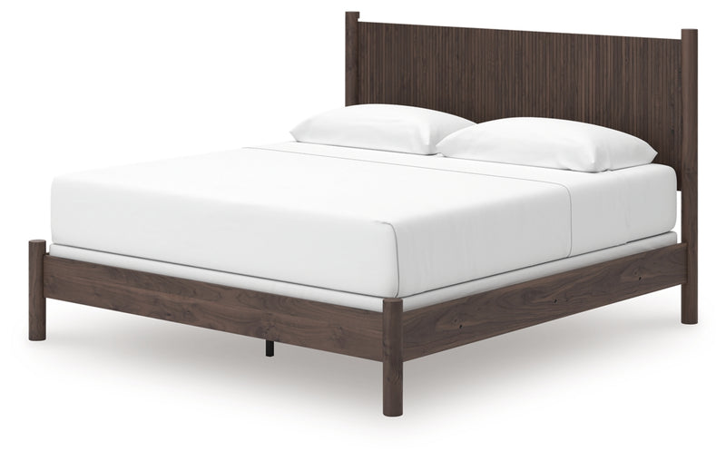 Pamytta Queen Panel Bed (Bed Size: King)