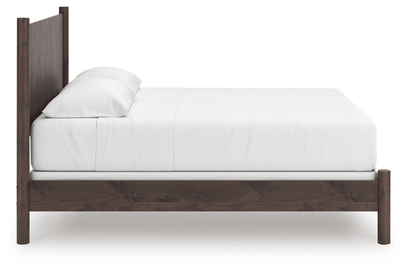Pamytta Queen Panel Bed (Bed Size: King)