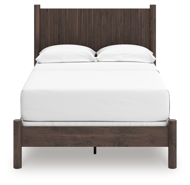Pamytta Queen Panel Bed (Bed Size: Full)