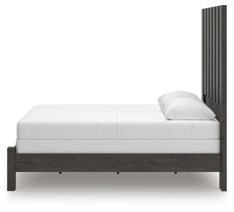 Fraluna Queen Panel Bed (Bed Size: Queen)
