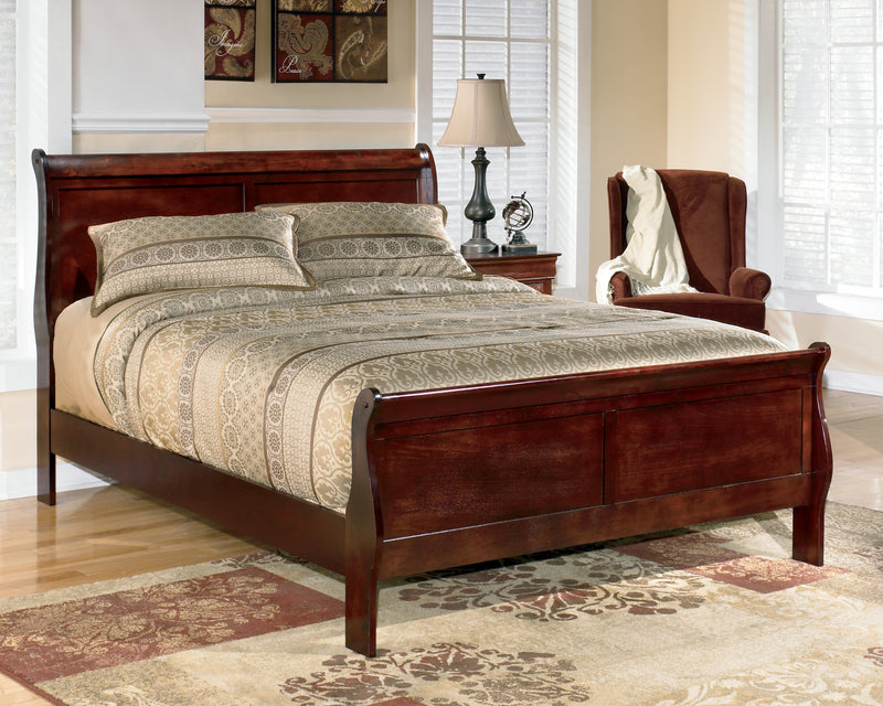 Alisdair Queen Sleigh Bed and Chest
