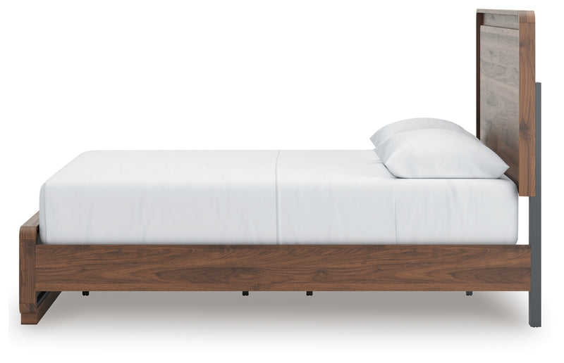 Fortlorn Queen Panel Bed (Bed Size: Queen)