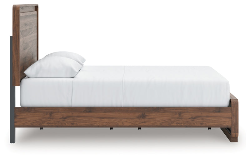 Fortlorn Queen Panel Bed (Bed Size: Queen)