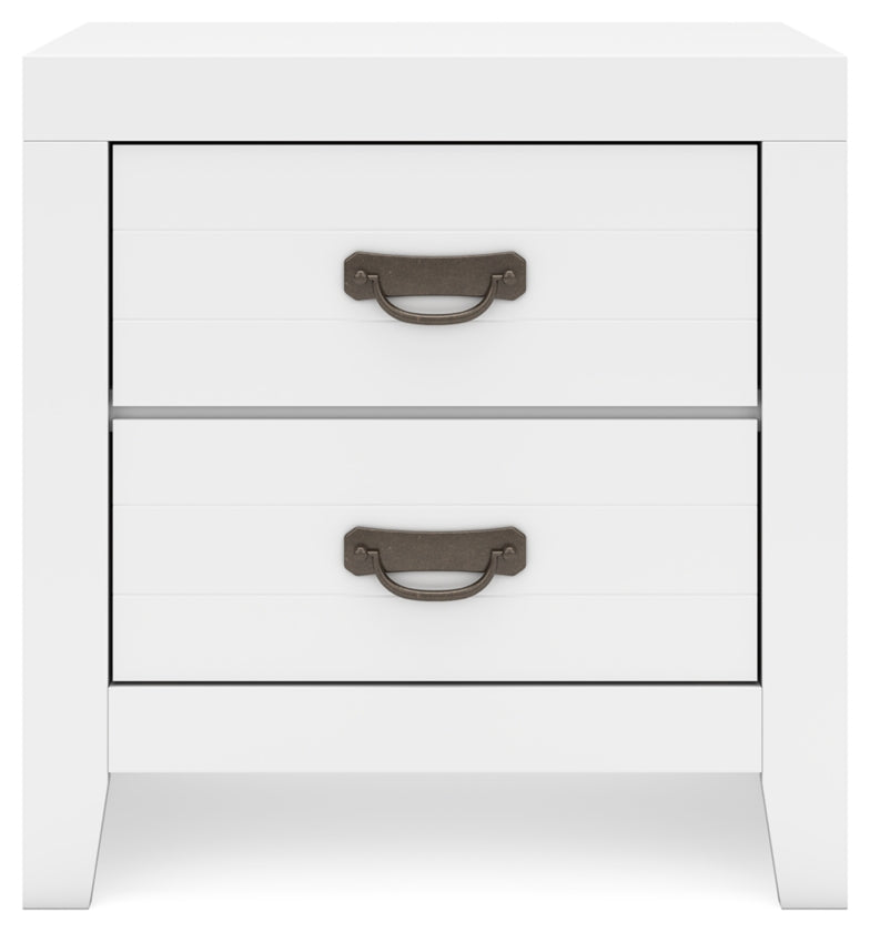 Binterglen Queen Panel Bed and 2 Nightstands