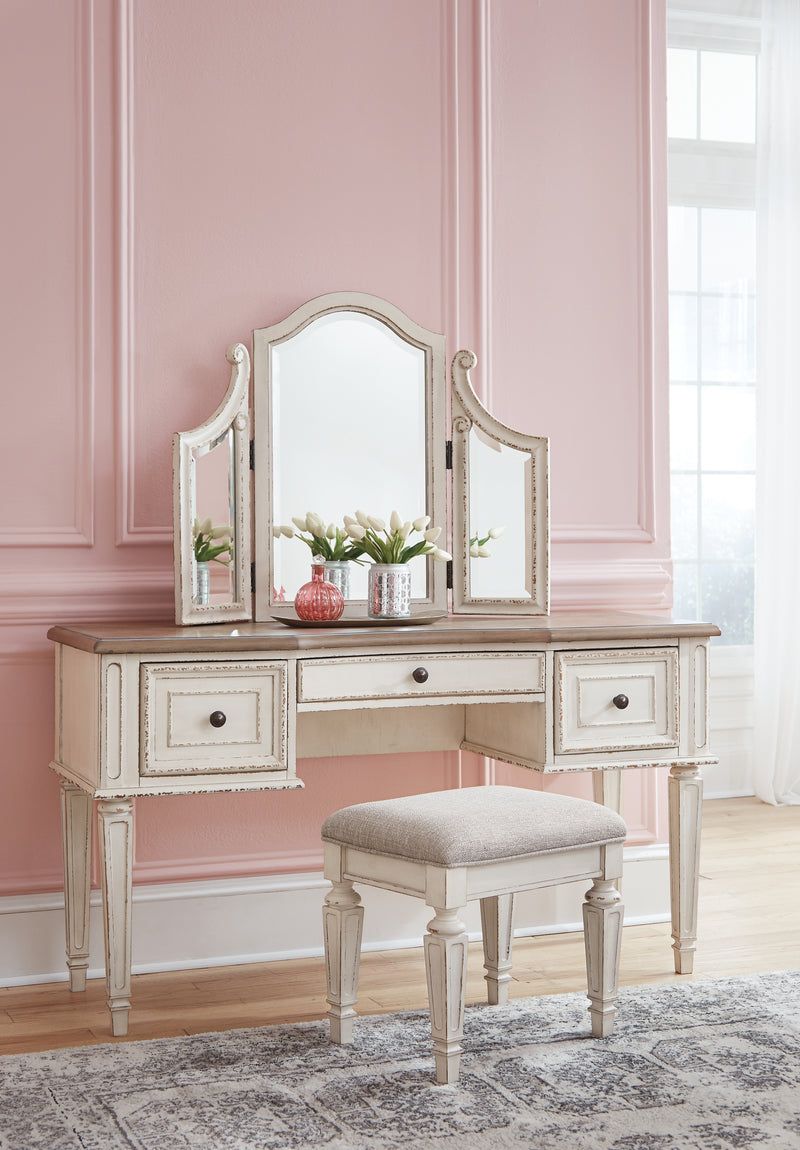 Realyn King Panel Bed, Vanity, Chest and 2 Nightstands