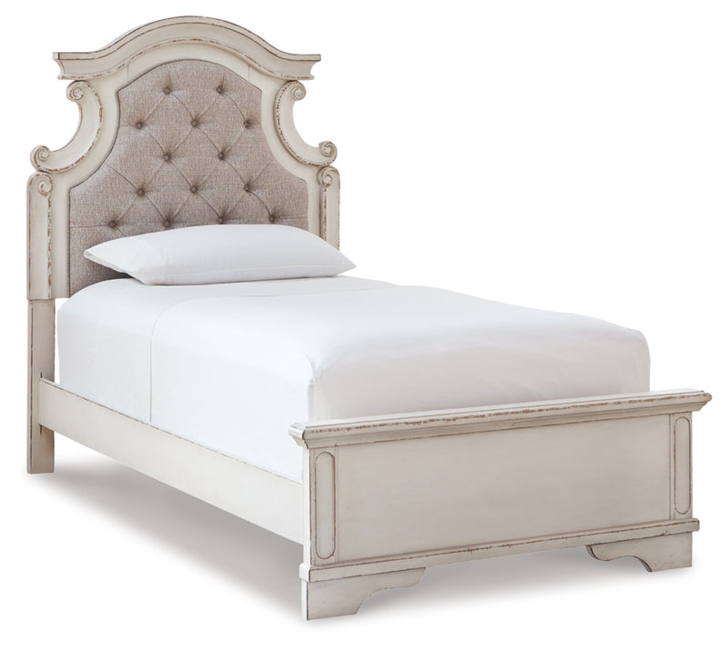 Realyn Queen Upholstered Panel Bed (Bed Size: Full)