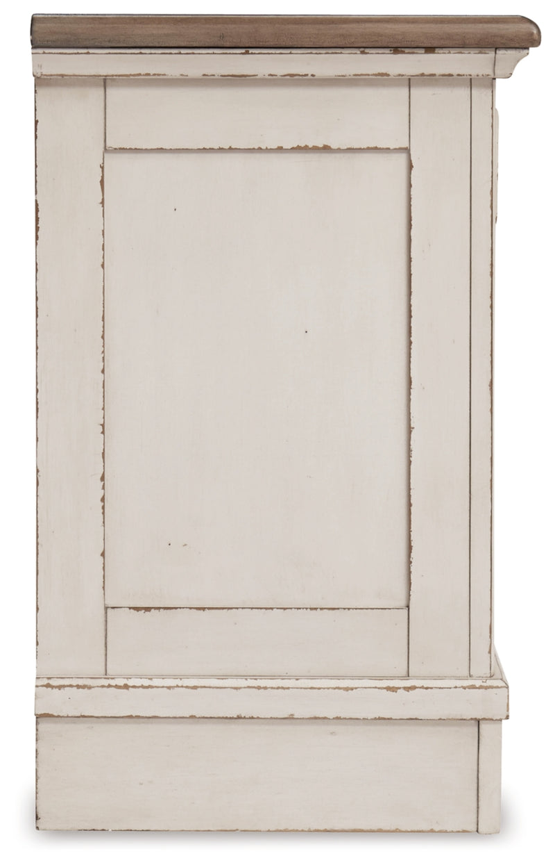 Realyn King Sleigh Bed, Dresser Mirror and Nightstand