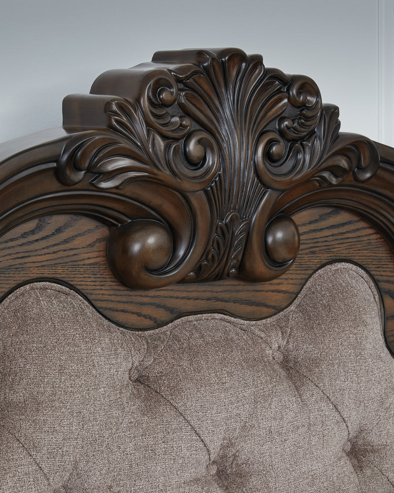 Maylee Queen Upholstered Bed (Bed Size: Queen)