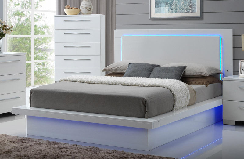 New Classic Sapphire Queen Platform Bed in White